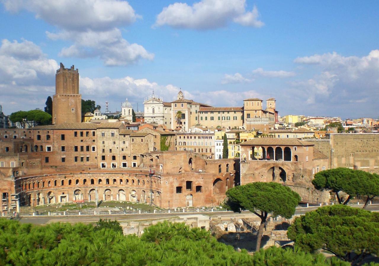 Roma center Fori Imperiali Raffy's charming Suite Esterno foto